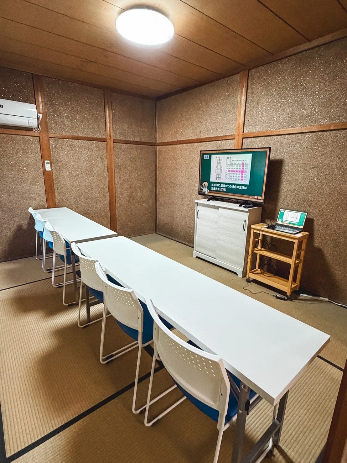 モニター完備の個別指導ルーム