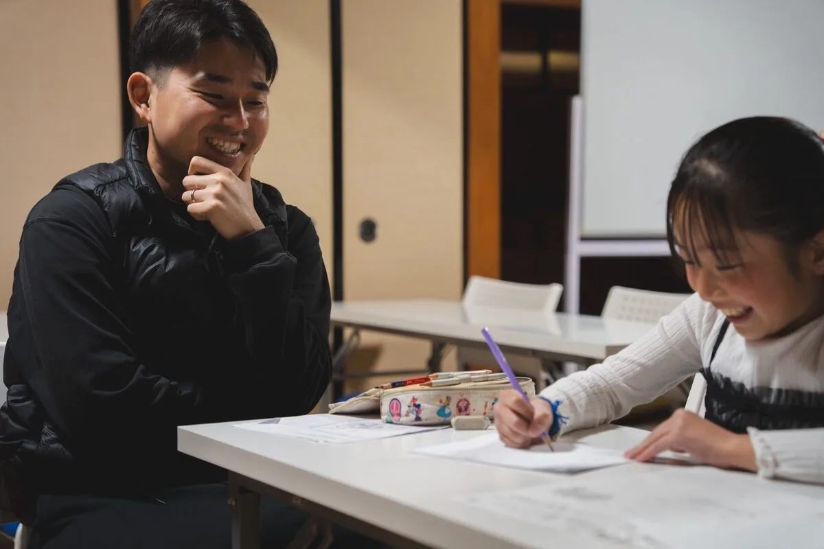 学習塾THIRD代表・森本なおき先生 — 生徒と笑顔で向き合う